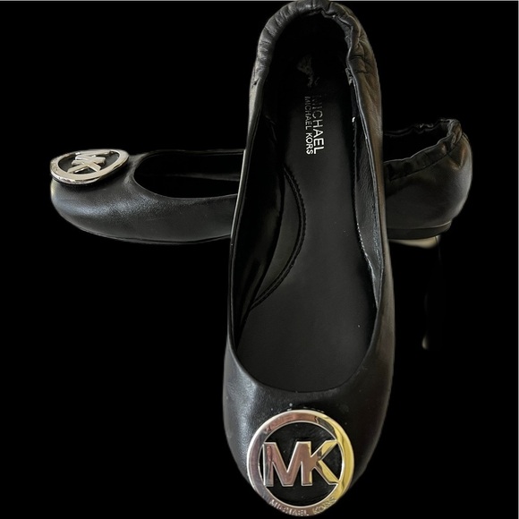 MICHAEL Michael Kors Lindsay Ballet Black Shoes/Size 7.5. silver hardware - Picture 2 of 7